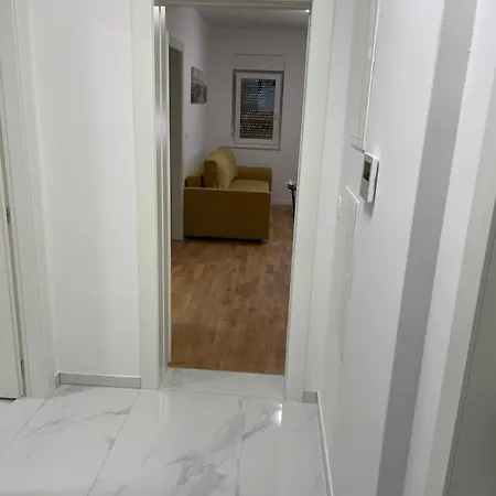 Apartman Naomi *