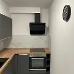 Naomi Apartment Split