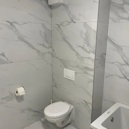 Naomi Apartment *