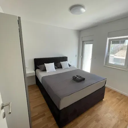 Naomi Apartment