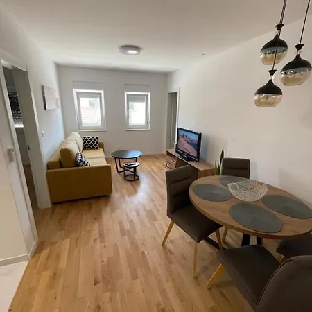 Naomi Apartment *