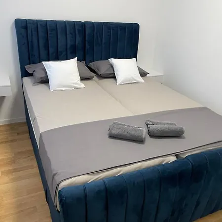 Naomi Apartment *